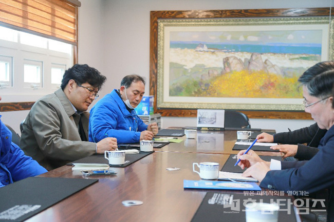 김원이 예비후보가 목포시 대양산단을 방문해 산단 입주 기업인 및 관계자들과 간담회를 가졌다.