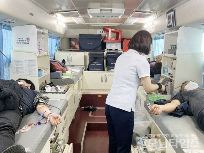 코로나19 혈액수급 위기 극복을 위한 헌혈 동참.