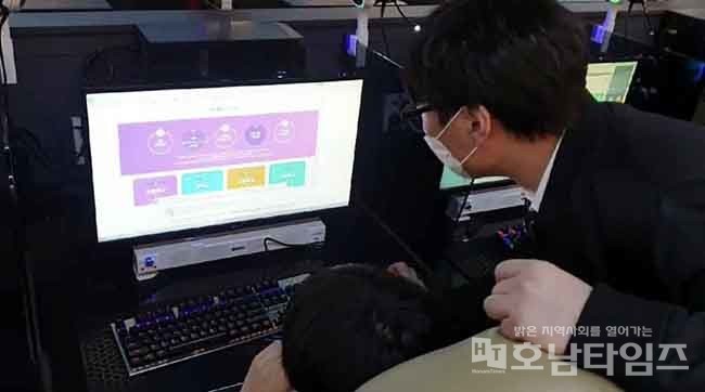 목포교육지원청이 온라인 개학따른 PC방 중심 합동교외생활지도를 실시했다.