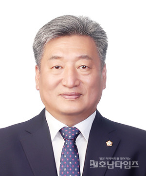 김혁성 신안군의회 의장.