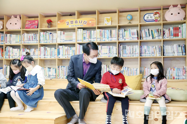 신안군, ‘고맙습니다. 증도 작은도서관’재개관식 개최.