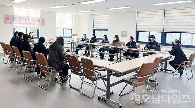 목포시 연산동행정복지센터(동장 최형준)가 8일 복합적인 문제를 가진 독거노인을 지원하기 위해 통합사례회의를 개최했다.