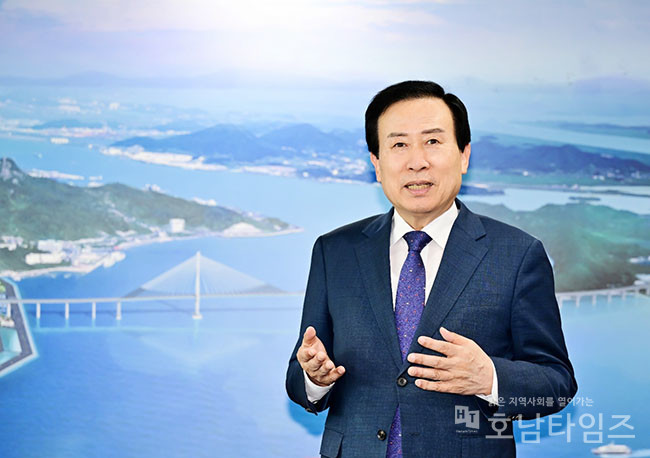 박홍률 목포시장이 국립목포해양대학교와 인천대학교 통합(안)에 대해 깊은 우려의 입장을 밝혔다.