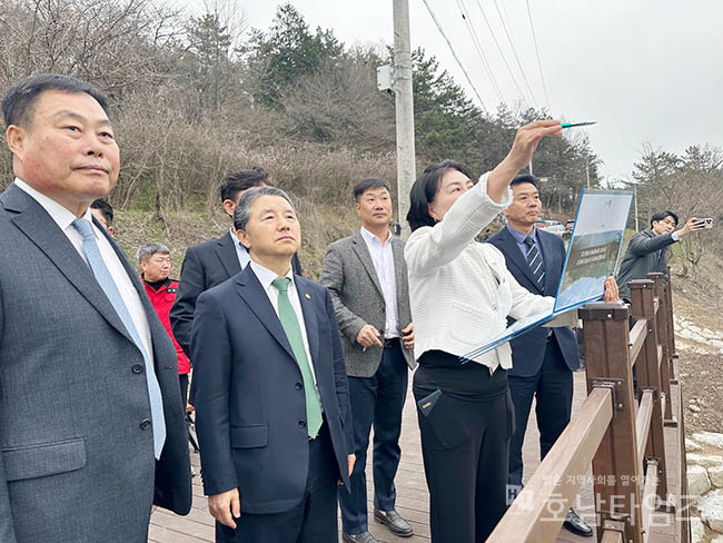 남성현 산림청장, 무안군 2025년 국고 건의사업 대상지 방문.